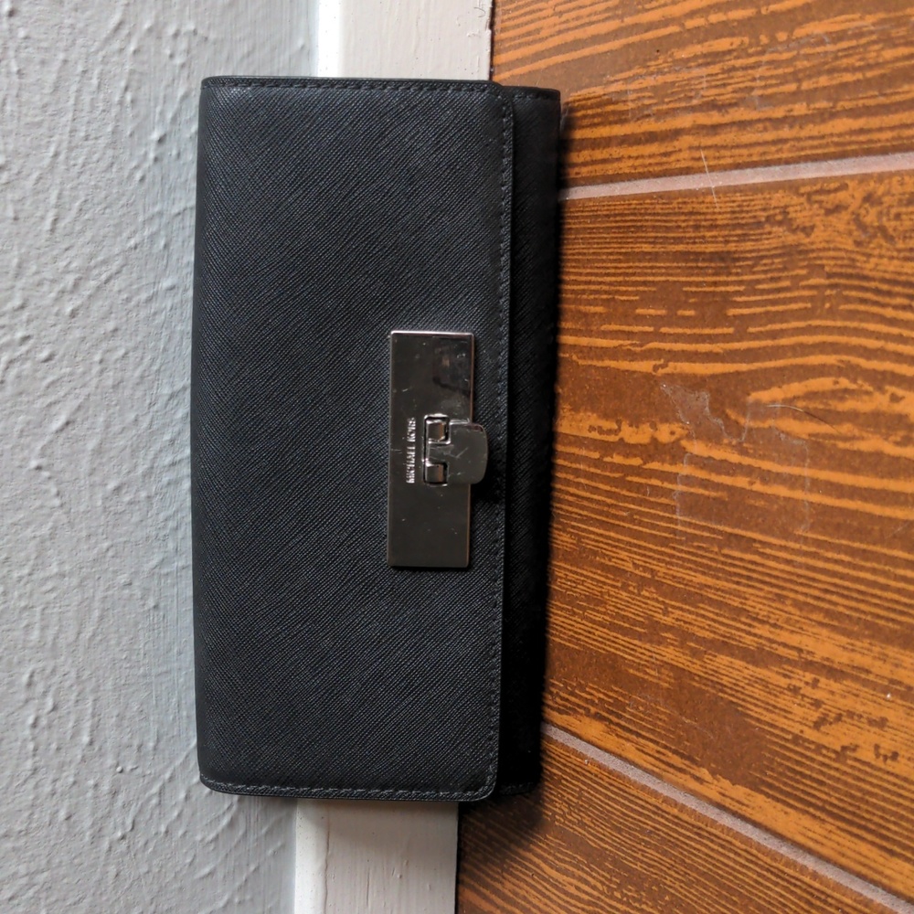 Michael Kors Callie Carryall leather wallet